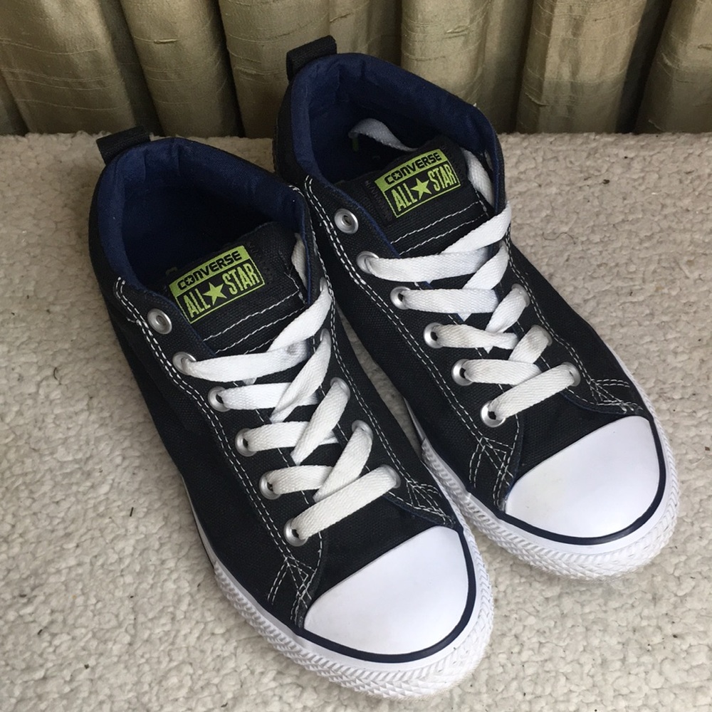 Converse Mid Top Canvas Sneakers Sz 6